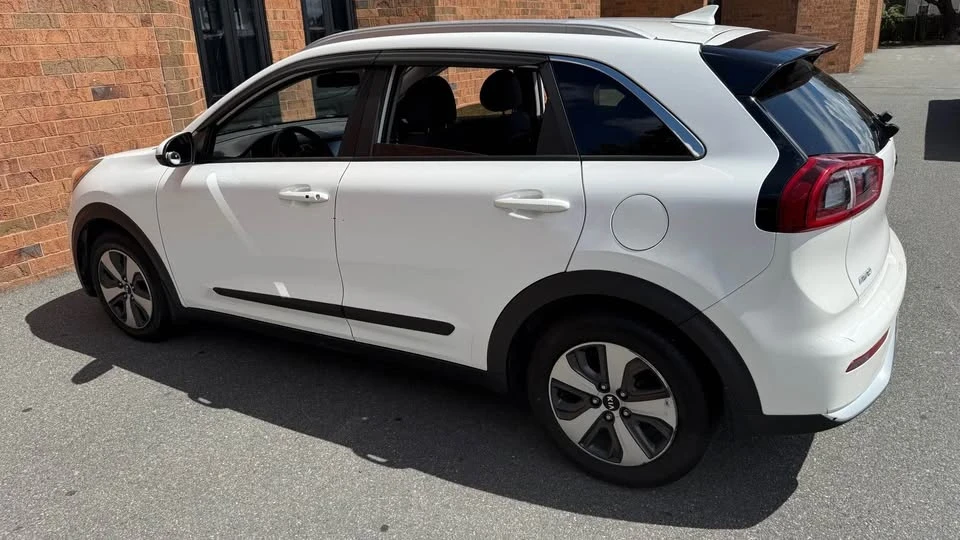 2017 Kia Niro - Image 12 of 18