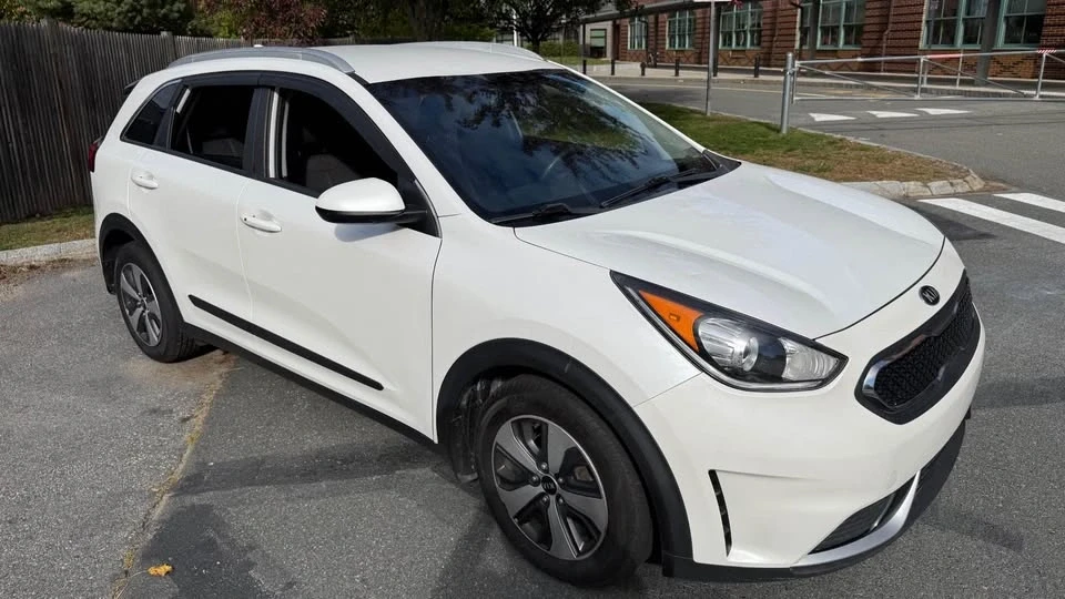 2017 Kia Niro - Image 3 of 18