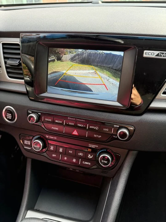 2017 Kia Niro - Image 8 of 18