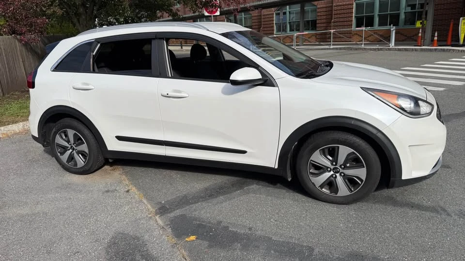 2017 Kia Niro - Image 4 of 18