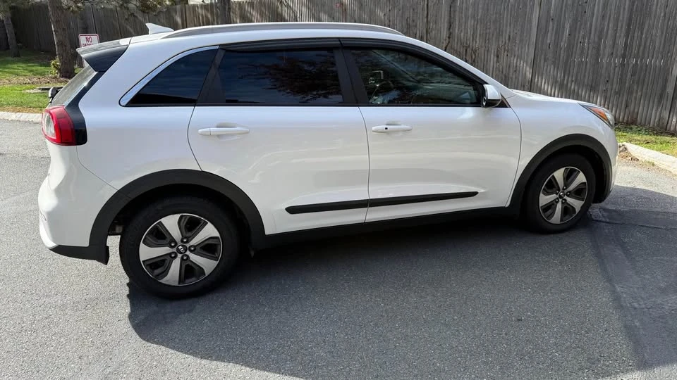 2017 Kia Niro - Image 14 of 18