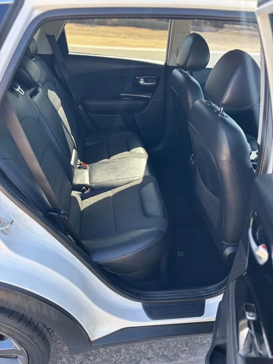 2017 Kia Niro - Image 4 of 10