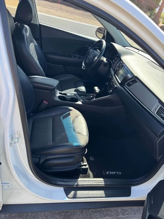 2017 Kia Niro - Image 5 of 10