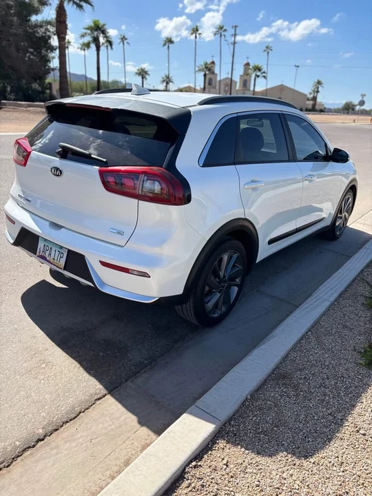 2017 Kia Niro - Image 2 of 10