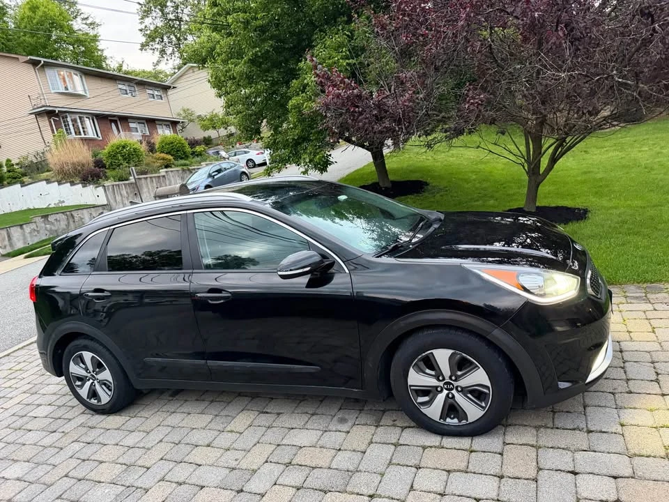 2017 Kia Niro - Image 2 of 6