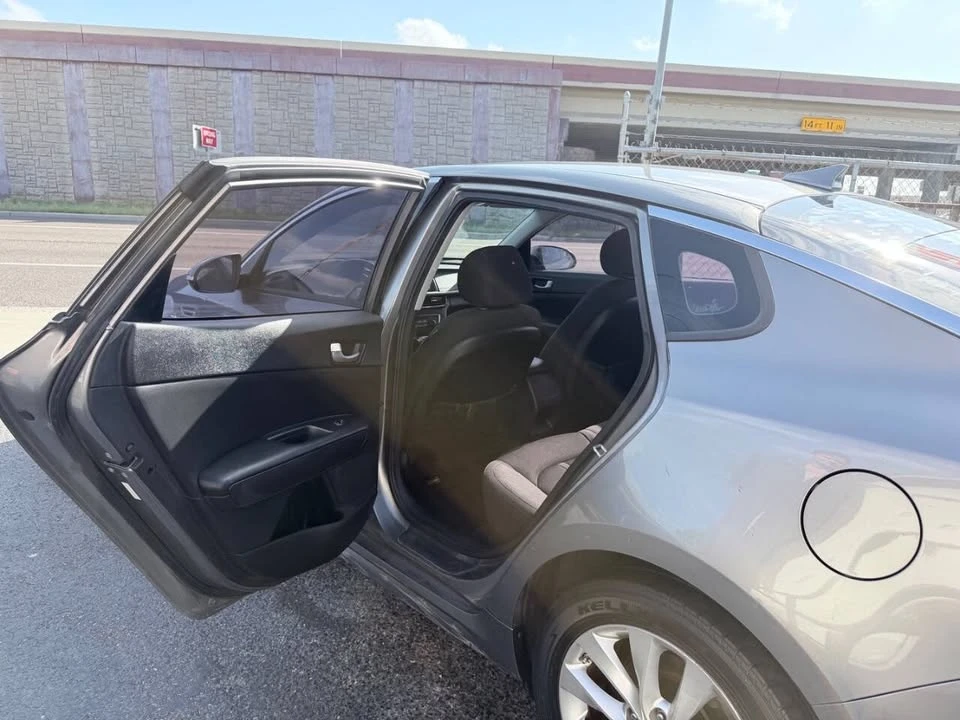 2017 Kia Optima/K5 - Image 10 of 16