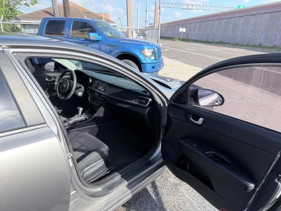 2017 Kia Optima/K5 - Image 14 of 16