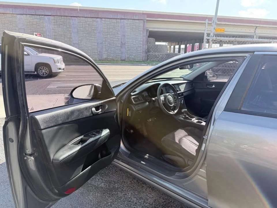 2017 Kia Optima/K5 - Image 8 of 16