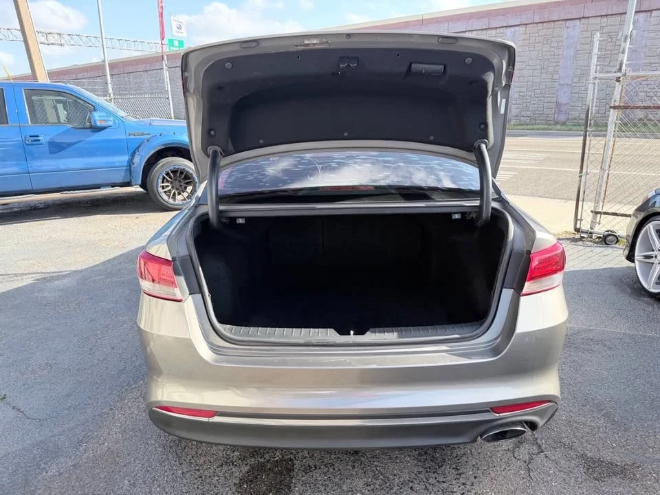 2017 Kia Optima/K5 - Image 12 of 16
