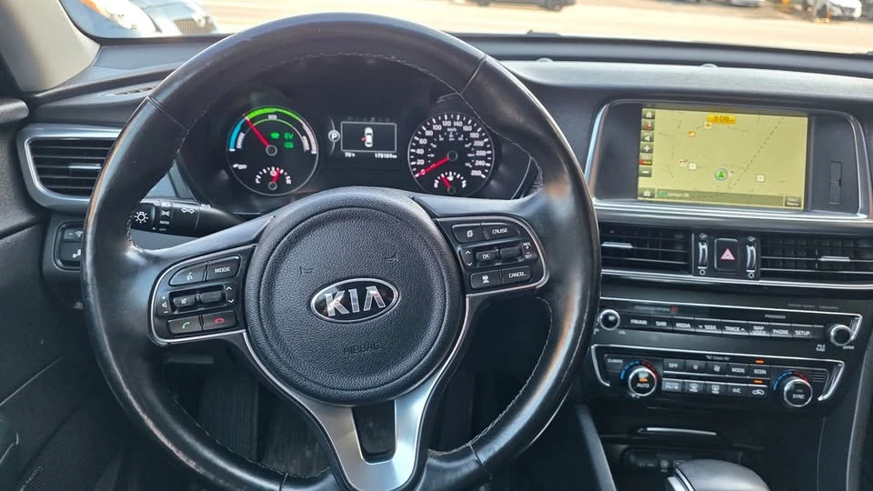 2017 Kia Optima/K5 - Image 10 of 16