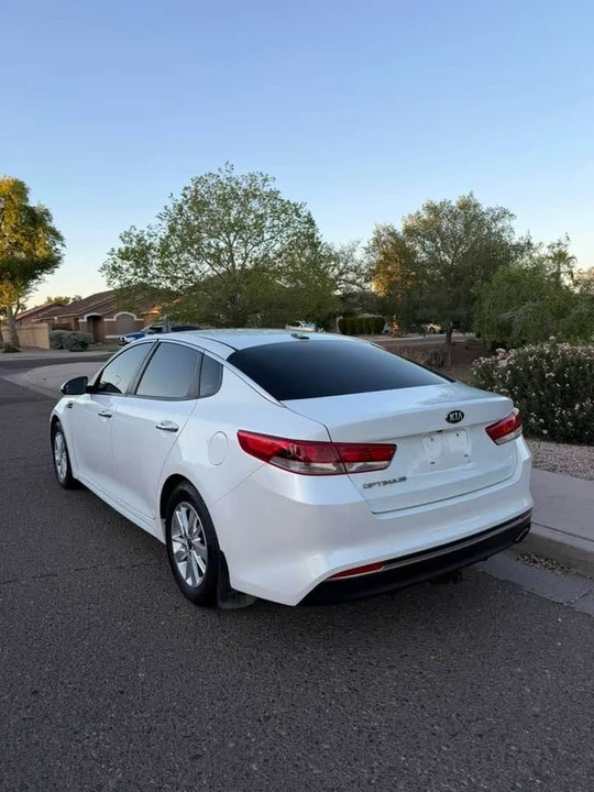 2017 Kia Optima/K5 - Image 5 of 10