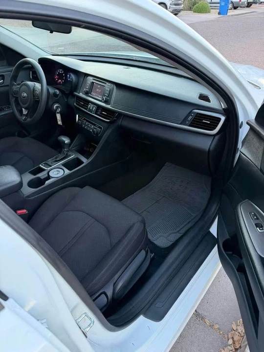 2017 Kia Optima/K5 - Image 8 of 10