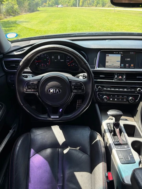 2017 Kia Optima/K5 - Image 10 of 17