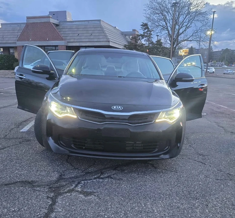 2017 Kia Optima/K5 - Image 9 of 15