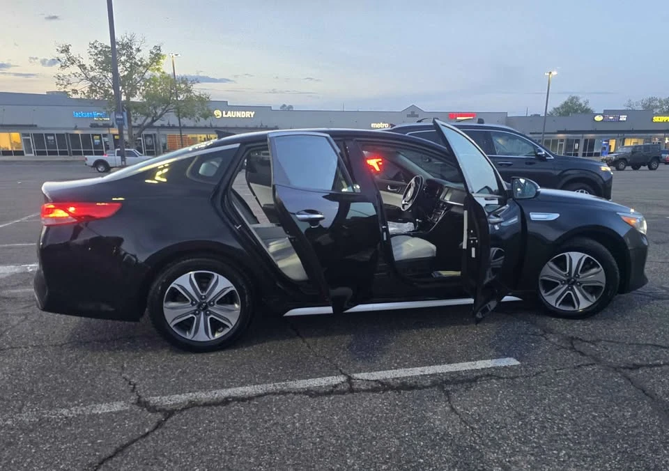 2017 Kia Optima/K5 - Image 10 of 15
