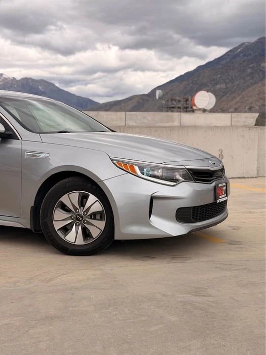 2017 Kia Optima/K5 - Image 2 of 19