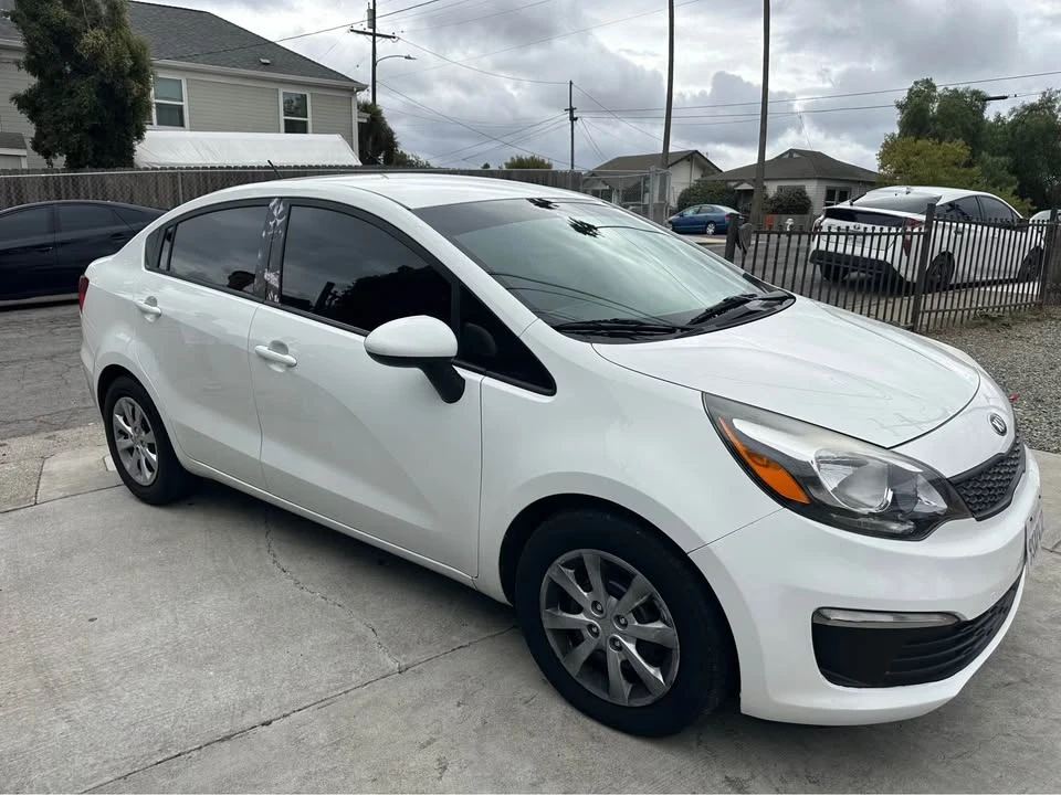 2017 Kia Rio - Image 3 of 9
