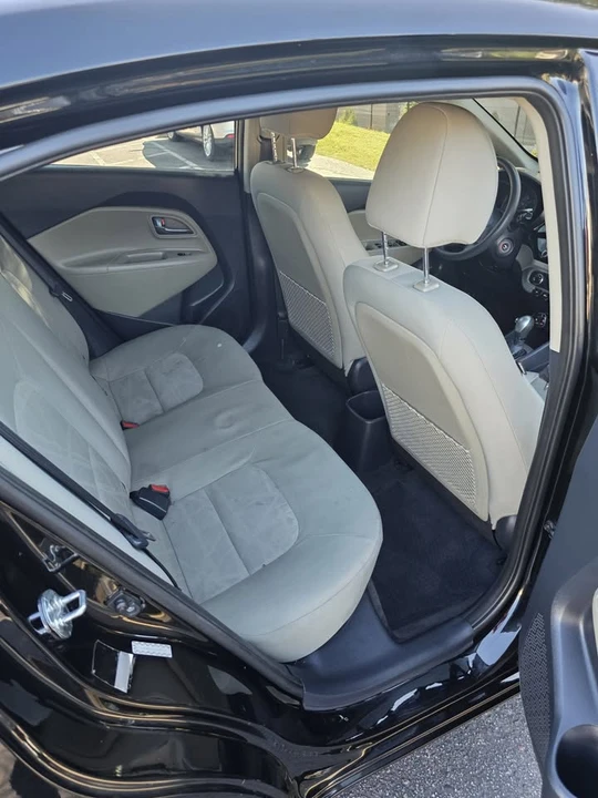 2017 Kia Rio - Image 9 of 10