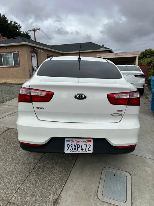 2017 Kia Rio - Image 2 of 9