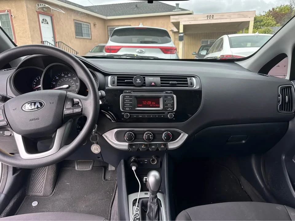 2017 Kia Rio - Image 5 of 9