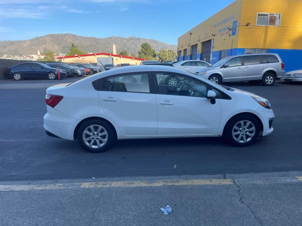 2017 Kia Rio - Image 6 of 14