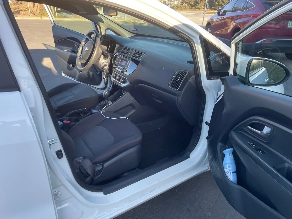 2017 Kia Rio - Image 8 of 14
