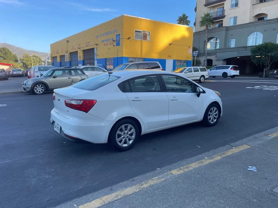 2017 Kia Rio - Image 5 of 14