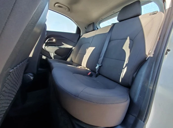 2017 Kia Rio - Image 11 of 15
