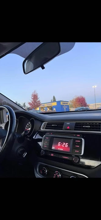 2017 Kia Rio - Image 6 of 8