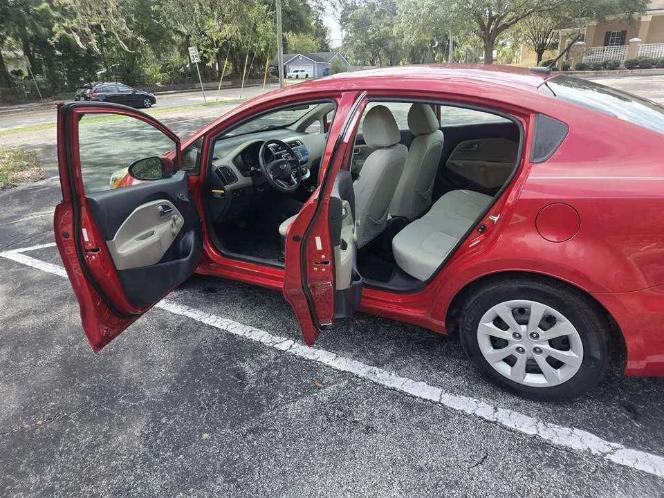 2017 Kia Rio - Image 11 of 18