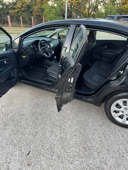 2017 Kia Rio - Image 6 of 7