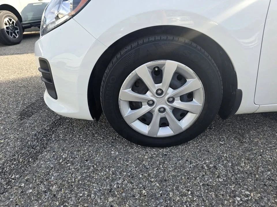 2017 Kia Rio - Image 8 of 17