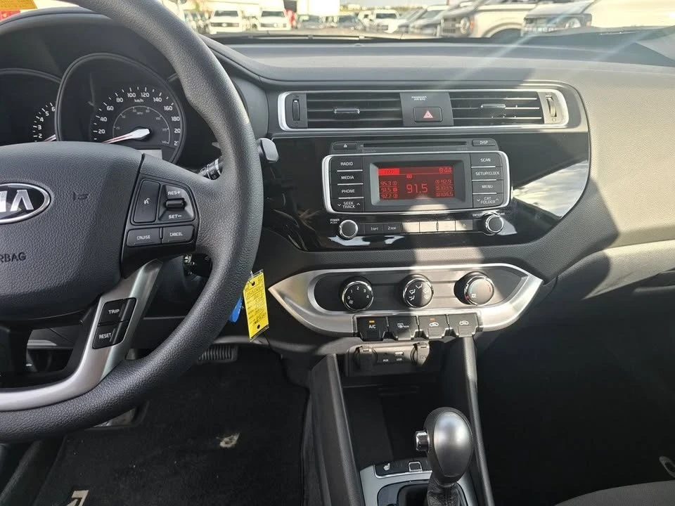 2017 Kia Rio - Image 14 of 17
