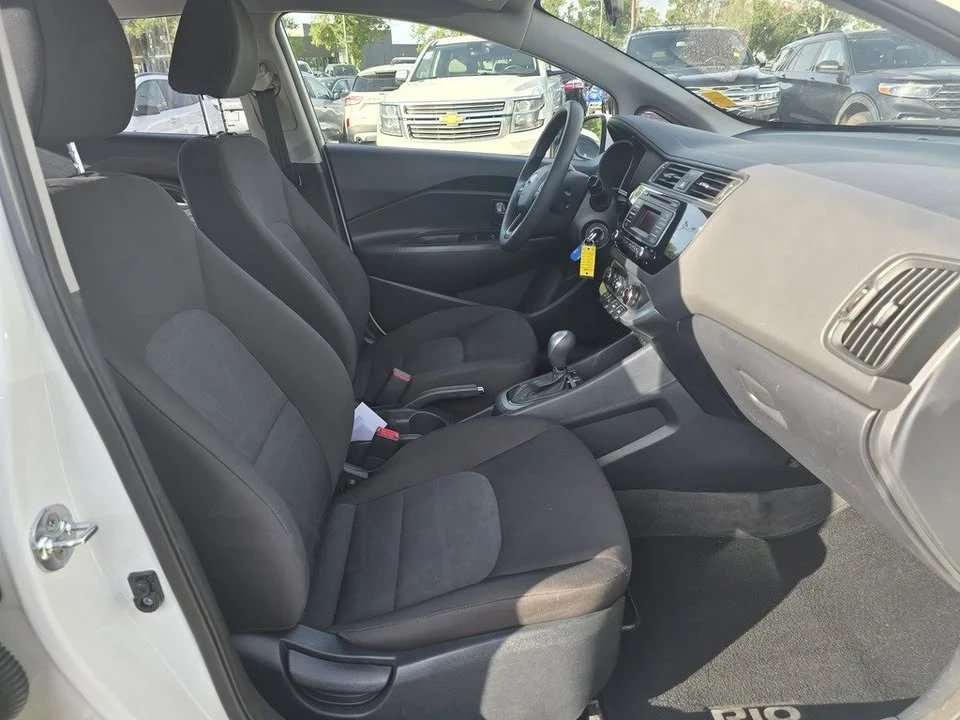 2017 Kia Rio - Image 11 of 17