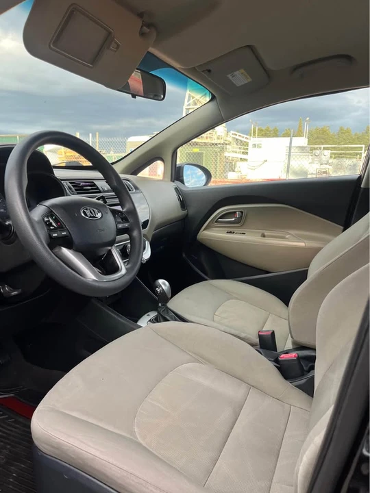 2017 Kia Rio - Image 6 of 8