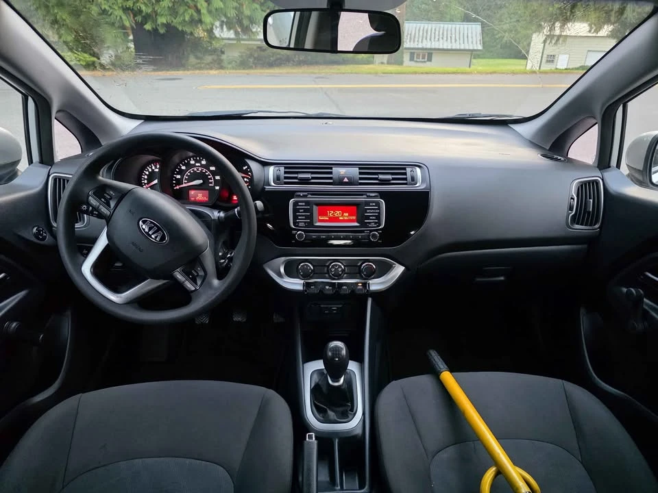 2017 Kia Rio - Image 11 of 14
