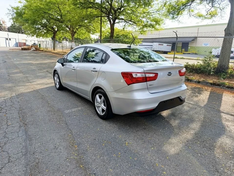 2017 Kia Rio - Image 11 of 18