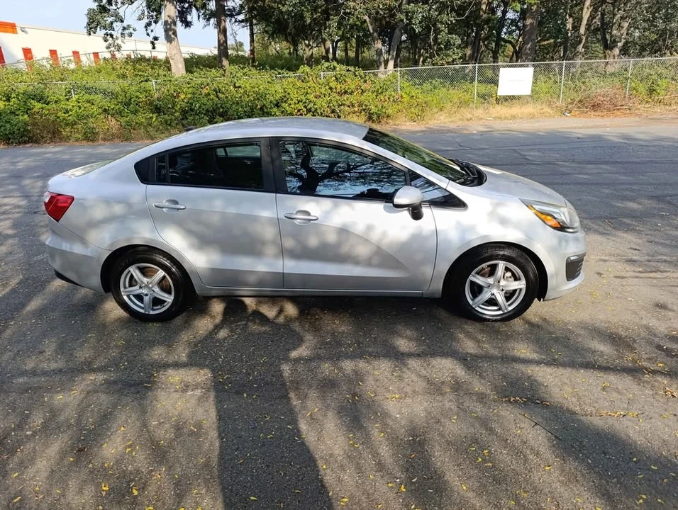 2017 Kia Rio - Image 7 of 18