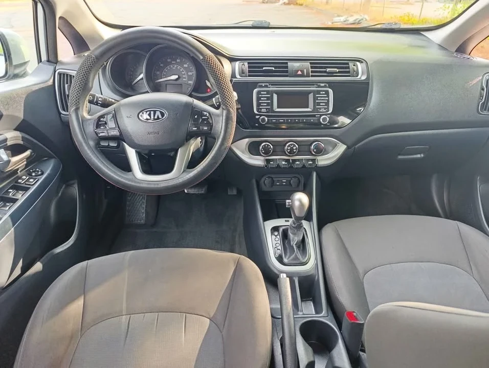 2017 Kia Rio - Image 13 of 18