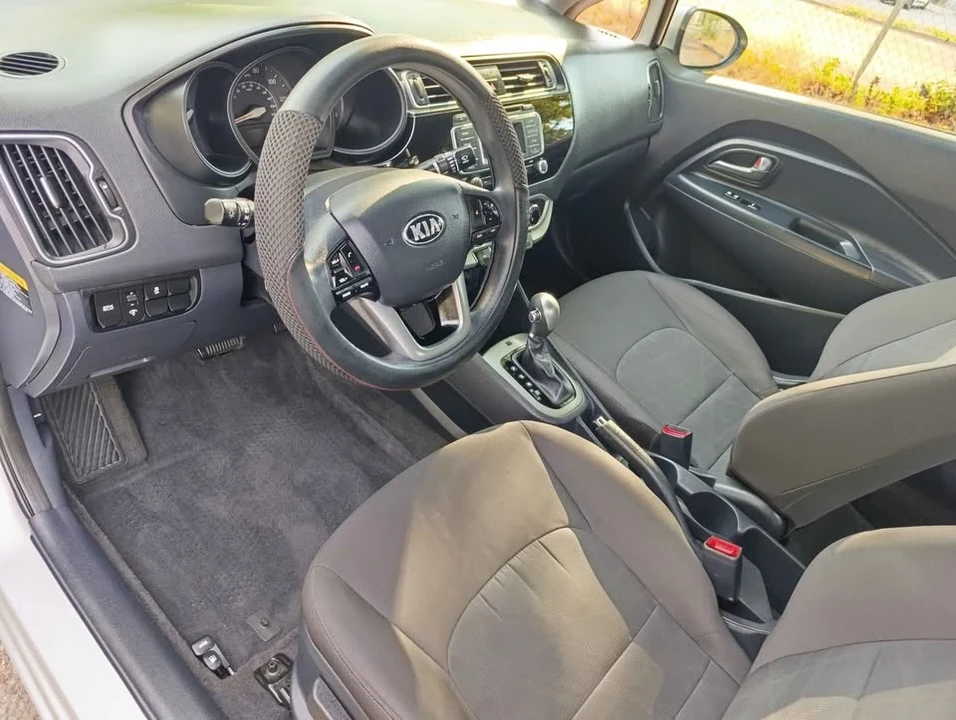 2017 Kia Rio - Image 15 of 18