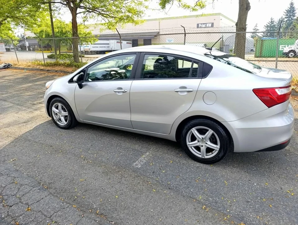 2017 Kia Rio - Image 10 of 18