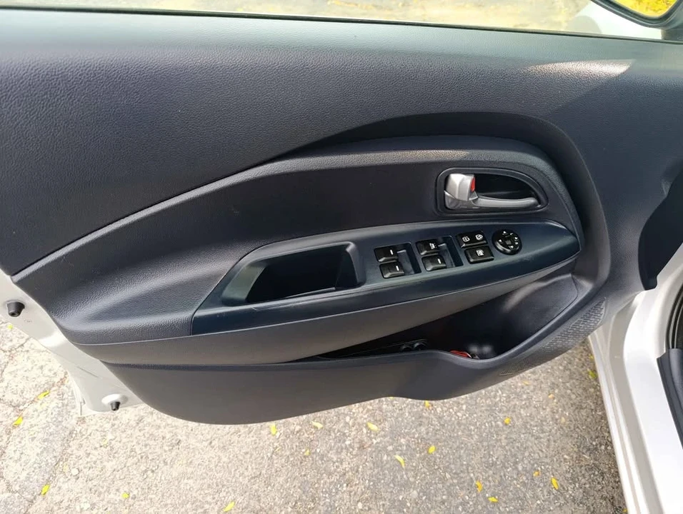 2017 Kia Rio - Image 14 of 18