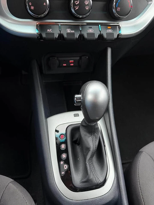 2017 Kia Rio - Image 15 of 19