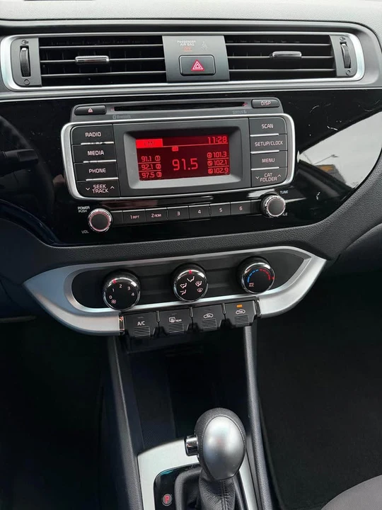 2017 Kia Rio - Image 14 of 19