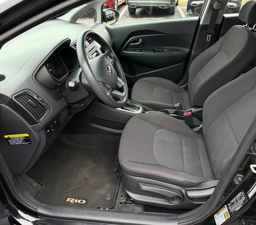 2017 Kia Rio - Image 10 of 19