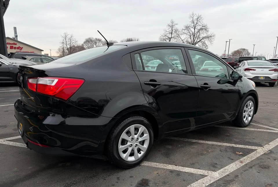 2017 Kia Rio - Image 9 of 19