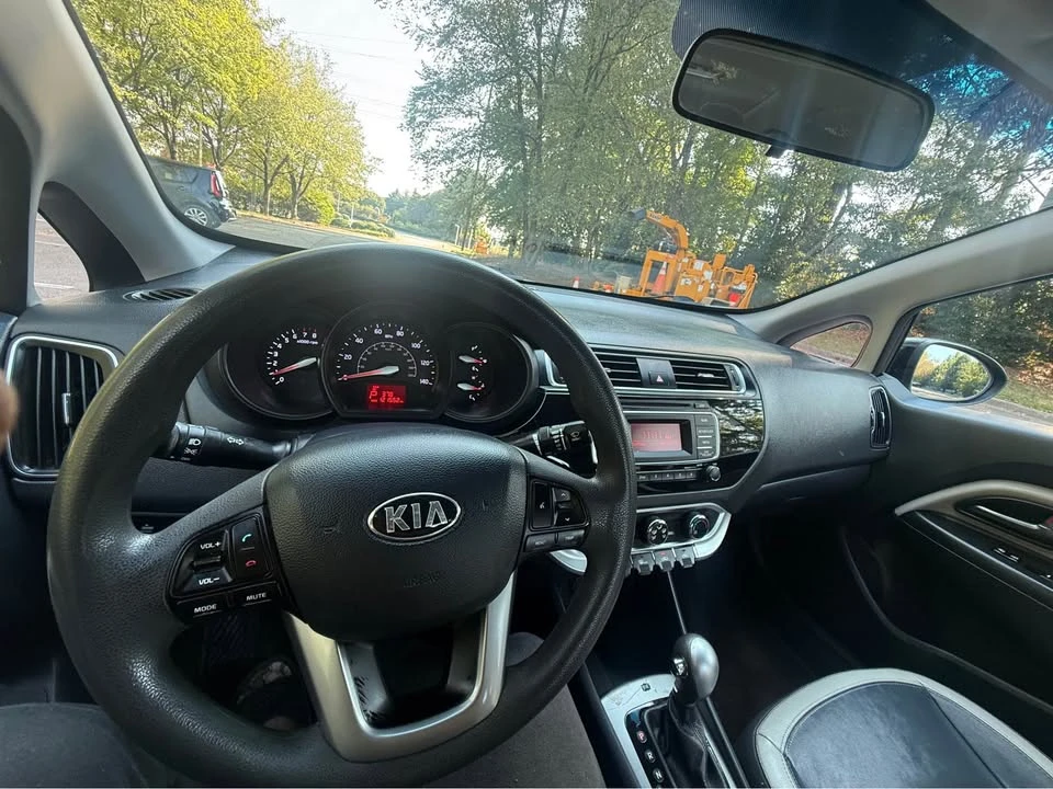 2017 Kia Rio - Image 12 of 13