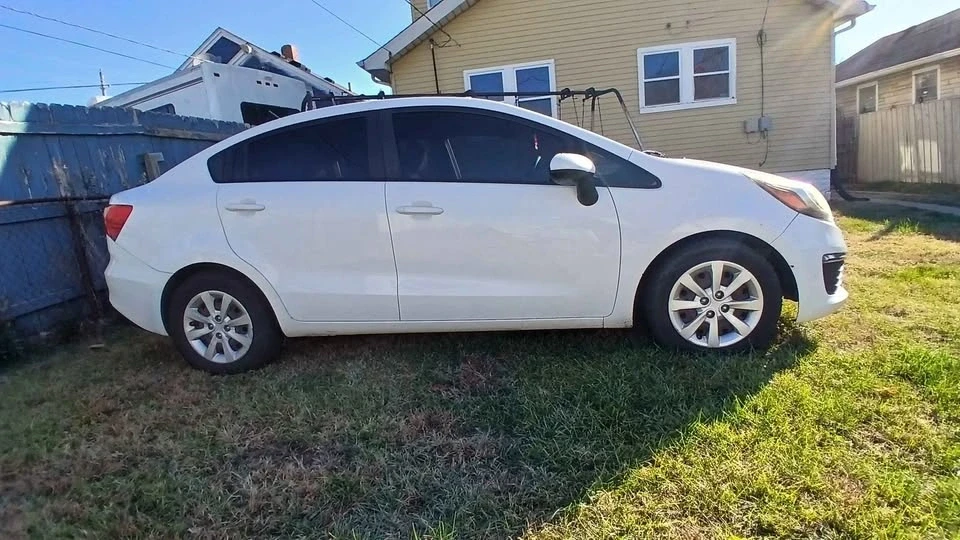 2017 Kia Rio - Image 9 of 15