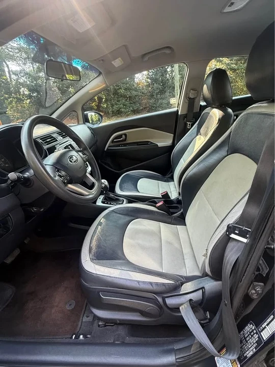 2017 Kia Rio - Image 8 of 14