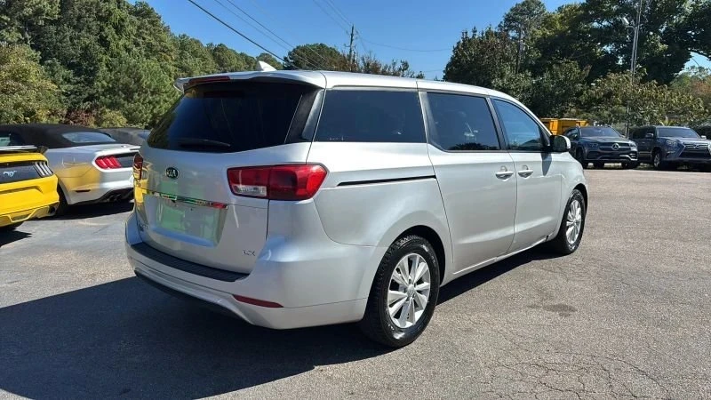 2017 Kia Carnival - Image 3 of 20
